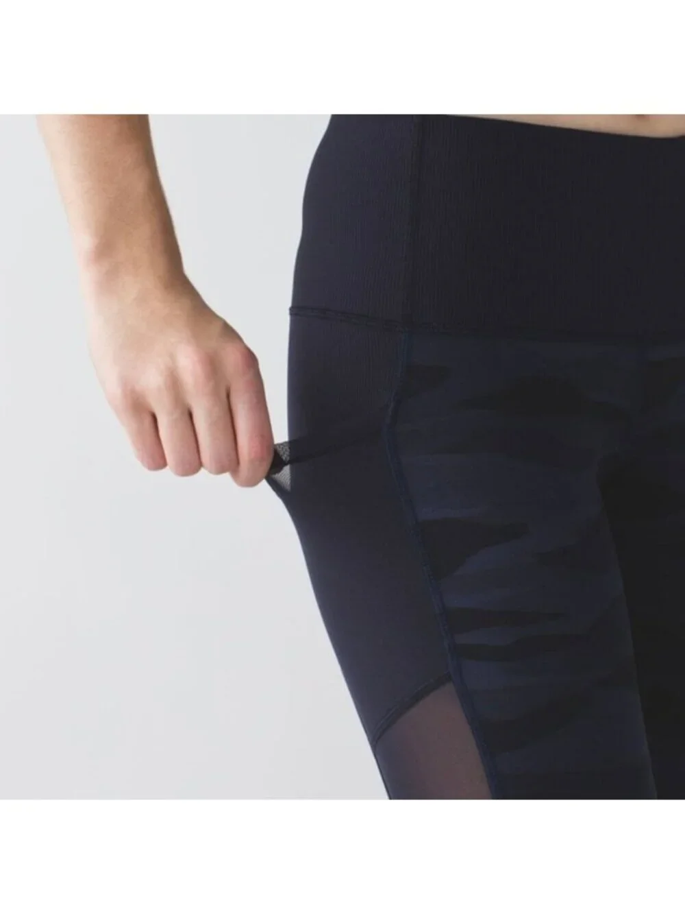Lululemon Seek The Heat Crop Mini Coast Camo Deep Navy Black / Naval Blue